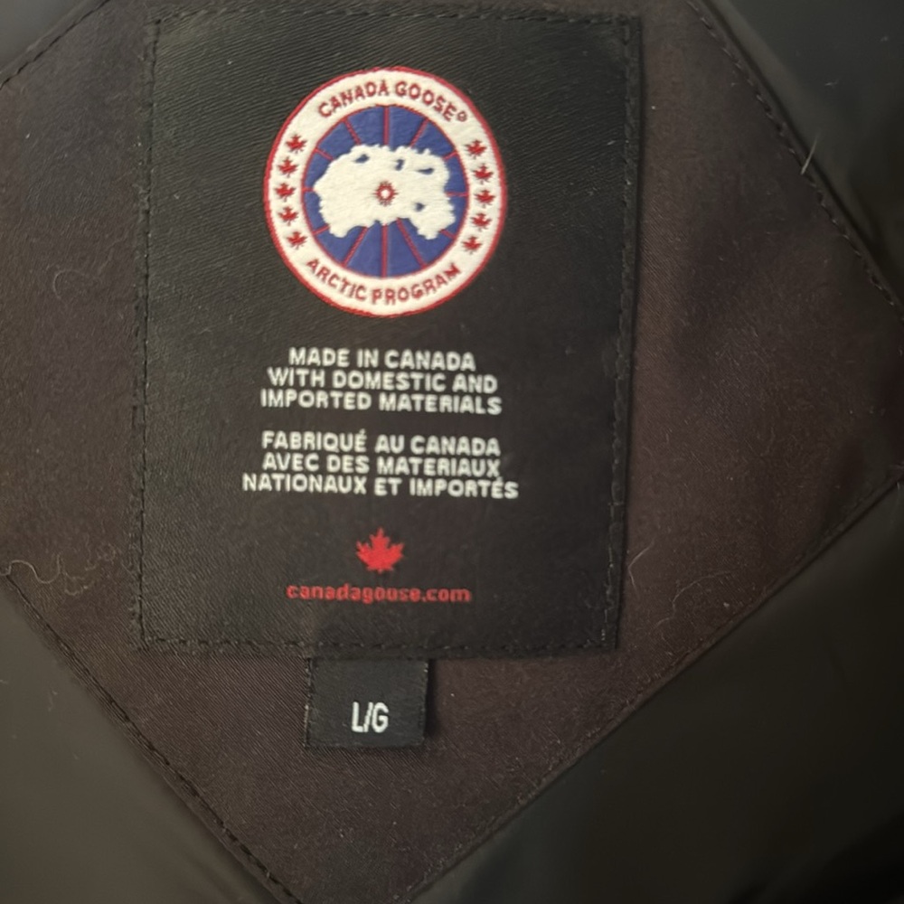 Canada goose jacket - Picture 12 of 16